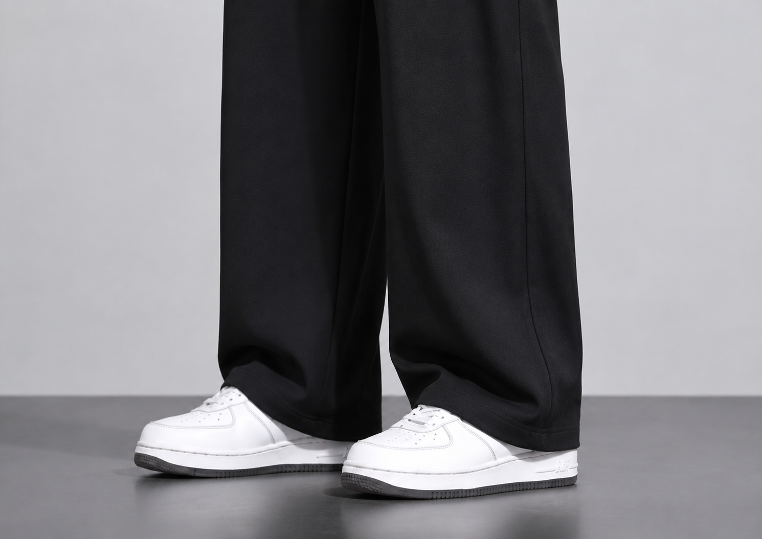 Elastic waistband and drawstring detail
